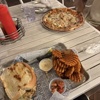 Kai Eats + Drinks - Chicken sandwich, sweet potato fries & pizza - Tacos Near Me - Kailua-Kona, Hawaii Kai Eats + Drinks - Chicken sandwich, sweet potato fries & pizza - Tacos Near Me - Kailua-Kona, Hawaii