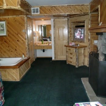 Big Bear Frontier - Lakeside Jacuzzi Room - Hotels Near Me - Big Bear Lake, California Big Bear Frontier - Lakeside Jacuzzi Room - Hotels Near Me - Big Bear Lake, California