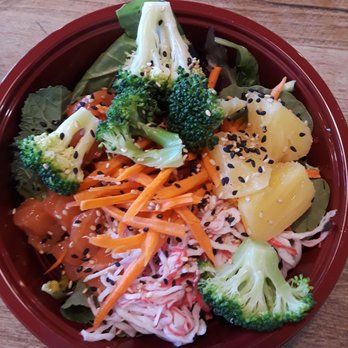 Chaodown Poki - Spring mix, salmon, salty sesame shoyu sauce, house sauce, crab salad, carrots, broccoli, pineapple and both types of sesame seeds. - Hawaiian Near Me - Roseville, California