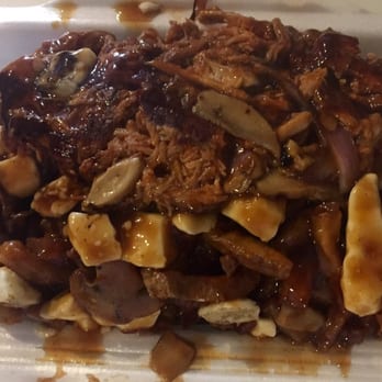Frenchy's Poutinery - Large poutine with mushroom, red onion, and pulled pork - Poutineries Near Me - Windsor, Ontario