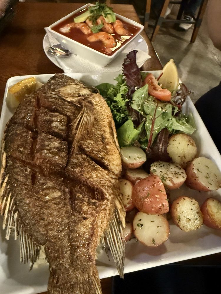 Altamar seafood & Bar Logo