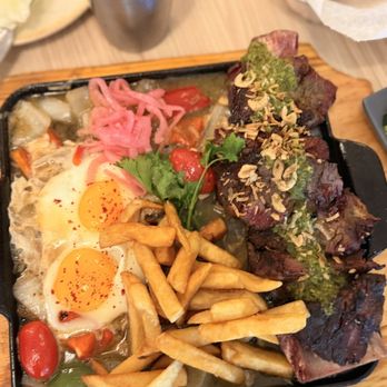 D-D Delight Restaurant - DINO RIBS SIZZLING (SƯỜN BÒ NÉ) - Asian Fusion Near Me - San Jose, California