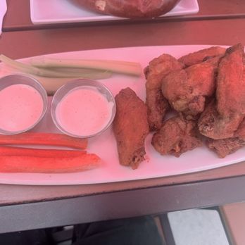 Finney's Crafthouse - Hot wings - New American Near Me - Orange, California