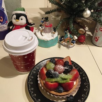 Paris Baguette - Peppermint Hot Chocolate and mini fruit pie - Bakeries Near Me - Cerritos, California Paris Baguette - Peppermint Hot Chocolate and mini fruit pie - Bakeries Near Me - Cerritos, California