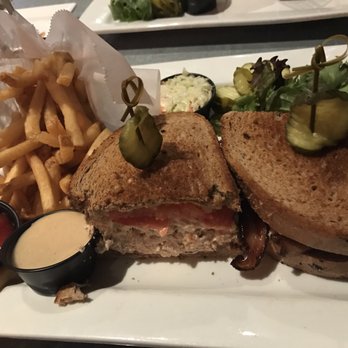 The Range Bar & Grille - Sports Bars Near Me - Hingham, Massachusetts