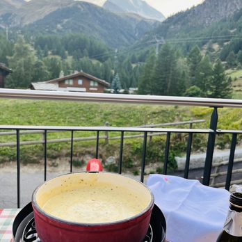 Restaurant Bergstube - Herb fondue - Swiss Food Near Me - Zermatt, VS Restaurant Bergstube - Herb fondue - Swiss Food Near Me - Zermatt, VS