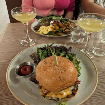 Dolly's - DV Burger and Steak and Eggs - Cocktail Bars Near Me - New York, New York Dolly's - DV Burger and Steak and Eggs - Cocktail Bars Near Me - New York, New York