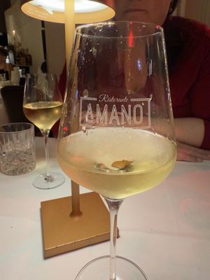 A Mano by null