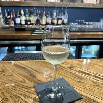 Slick Lips - Hh $2.50 wine - Seafood Near Me - Pensacola, Florida