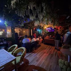 D’Garden Caribbean Bar & Grill - Enclosed garden room