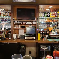 Gulf Shores Restaurant & Grill - Bar area