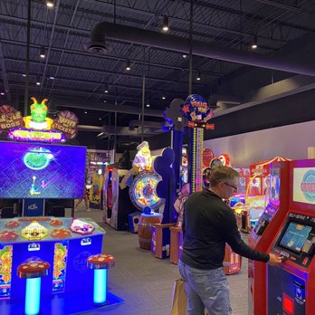 Gameday - Ski ball and others - Sports Bars Near Me - Des Moines, Iowa