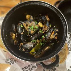 Voodoo Brewing - Mussels - try not to die for