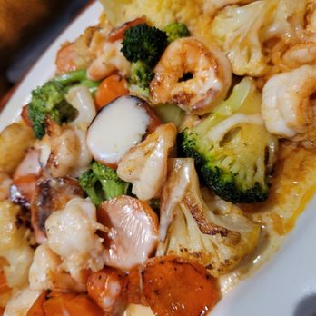 El Acapulco - a plate of food with shrimp, broccoli and carrots - Mexican Near Me - Elizabethtown, Kentucky El Acapulco - a plate of food with shrimp, broccoli and carrots - Mexican Near Me - Elizabethtown, Kentucky