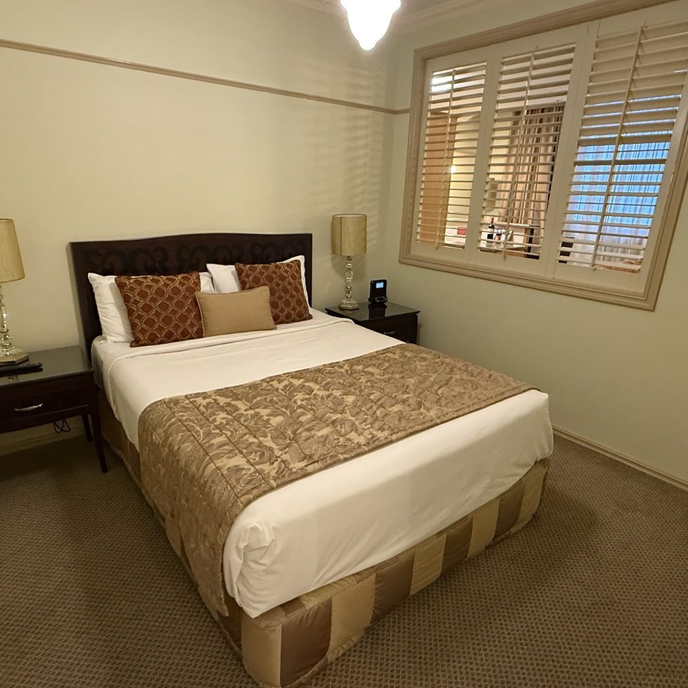 Royal Albert Hotel - Hotels Near Me - Brisbane, QLD