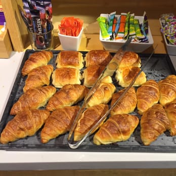 Lounge Salon Croix du Dud - Croissants - Cafes Near Me Lounge Salon Croix du Dud - Croissants - Cafes Near Me