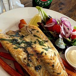 Bluewater Cafe - Barramundi and local beer