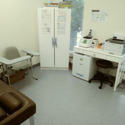 Stephen J Renzi, DO - Lab room