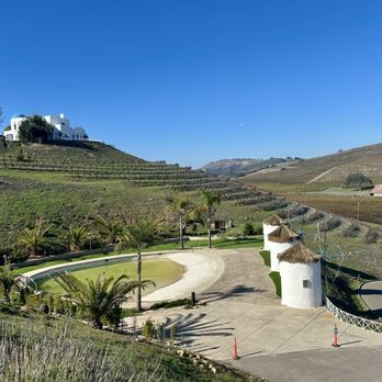 Sirena Vineyard Resort - Outdoor area - Wineries Near Me - Paso Robles, California Sirena Vineyard Resort - Outdoor area - Wineries Near Me - Paso Robles, California