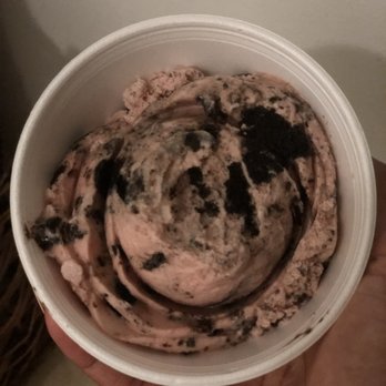 Shawn Michelle's - Strawberry Cookies & Cream - Ice Cream & Frozen Yogurt Near Me - Chicago, Illinois