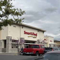 Smart & Final Extra! - Front of the store