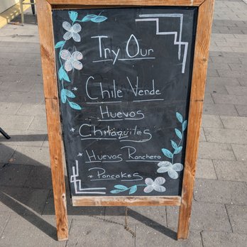 Eddie's Grill - Salad Near Me - Ventura, California