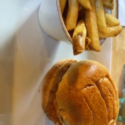 The Farmhouse - Battered Halloumi "Burger"