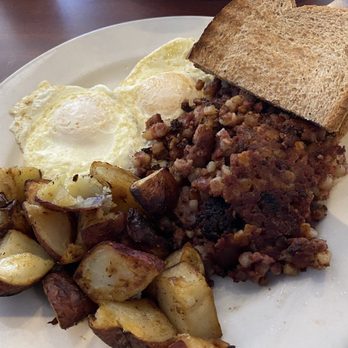 The Parkway - My breakfast eggs, Corned Beef Hash, Homefries and toast - Sports Bars Near Me - Worcester, Massachusetts