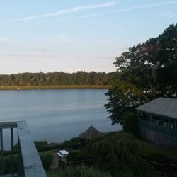 The Cove Motel - Can walk right down to the water