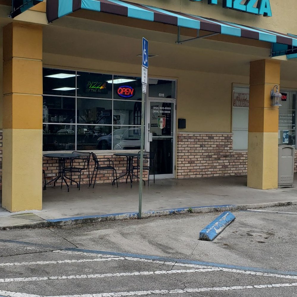 Gianna's Pizza Center - Pizza Near Me - Plantation, Florida
