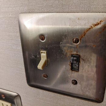 Wingate By Wyndham Columbus - Bathroom light switch. - Hotels Near Me - Columbus, Mississippi