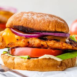 DeLukas Restaurant and Bar - Grilled chicken sandwich