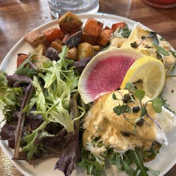 Lapisara Eatery - Dungeness crab eggs Benedict - Breakfast & Brunch Near Me - San Francisco, California