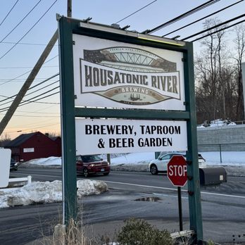Housatonic River Brewing - The sign by the roadside - Breweries Near Me - New Milford, Connecticut Housatonic River Brewing - The sign by the roadside - Breweries Near Me - New Milford, Connecticut