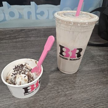 Baskin-Robbins - Scoop of dairy free mint chocolate chunk ice cream & world class chocolate milk shake - Ice Cream & Frozen Yogurt Near Me - Pico Rivera, California