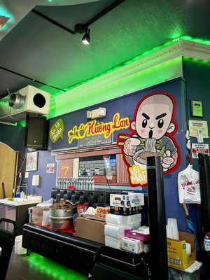 Pho Huong Lan by null