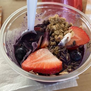 Mamaka Bowls - Babe bowl with strawberries and agave added - Juice Bars & Smoothies Near Me - Fort Worth, Texas