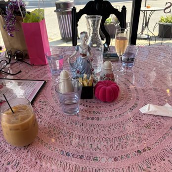 Goodness Gracious Kitchen & Cupboard - Corner window table - Breakfast & Brunch Near Me - Carmel, Indiana