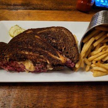 Main Street Ale House - Well done...in fact, burnt. Look tasty to you? Careless preparation and lacking the elements that would likely have made it palatable. - Bars Near Me - Nisswa, Minnesota