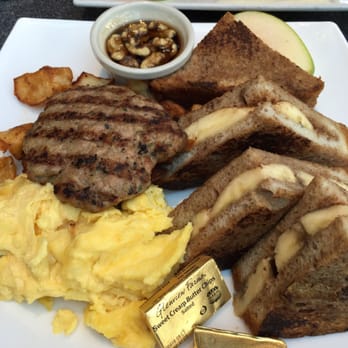 Kramers - Banana French toast - Bookstores Near Me - Washington, DC, District of Columbia