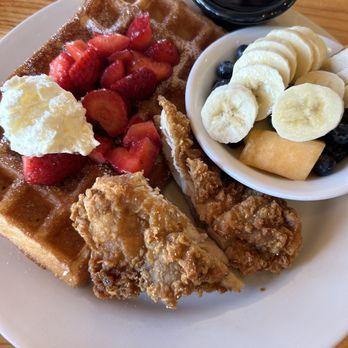 Farm Table - Chicken waffles - Breakfast & Brunch Near Me - Van Nuys, California Farm Table - Chicken waffles - Breakfast & Brunch Near Me - Van Nuys, California