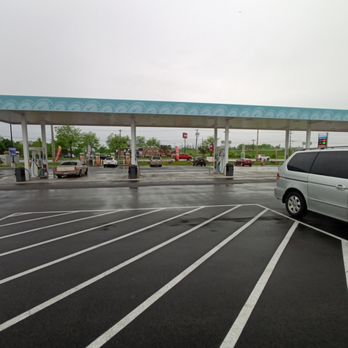 Quicklee's Niagara Falls Travel Center - Gas Stations Near Me - Niagara Falls, New York