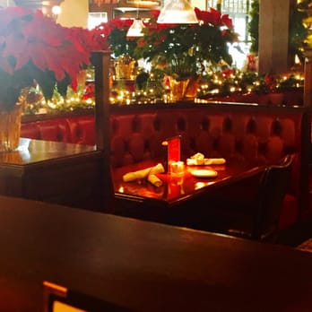 Ozzie's Good Eats - Holiday decor - American Near Me - Fairfax, Virginia Ozzie's Good Eats - Holiday decor - American Near Me - Fairfax, Virginia