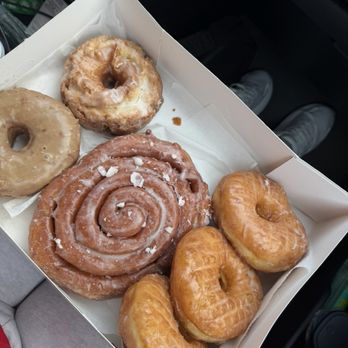 Stan's Donut Shop - Banana Buttermilk Donut, Maple Donut, Cinnamon Roll, Glazed Donut - Donuts Near Me - Santa Clara, California