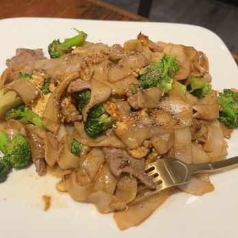 Golden Spoon - Pad see eww - Thai Near Me - Manteca, California