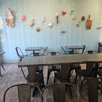 Poke Men - Seating area - Poke Near Me - Aurora, Colorado