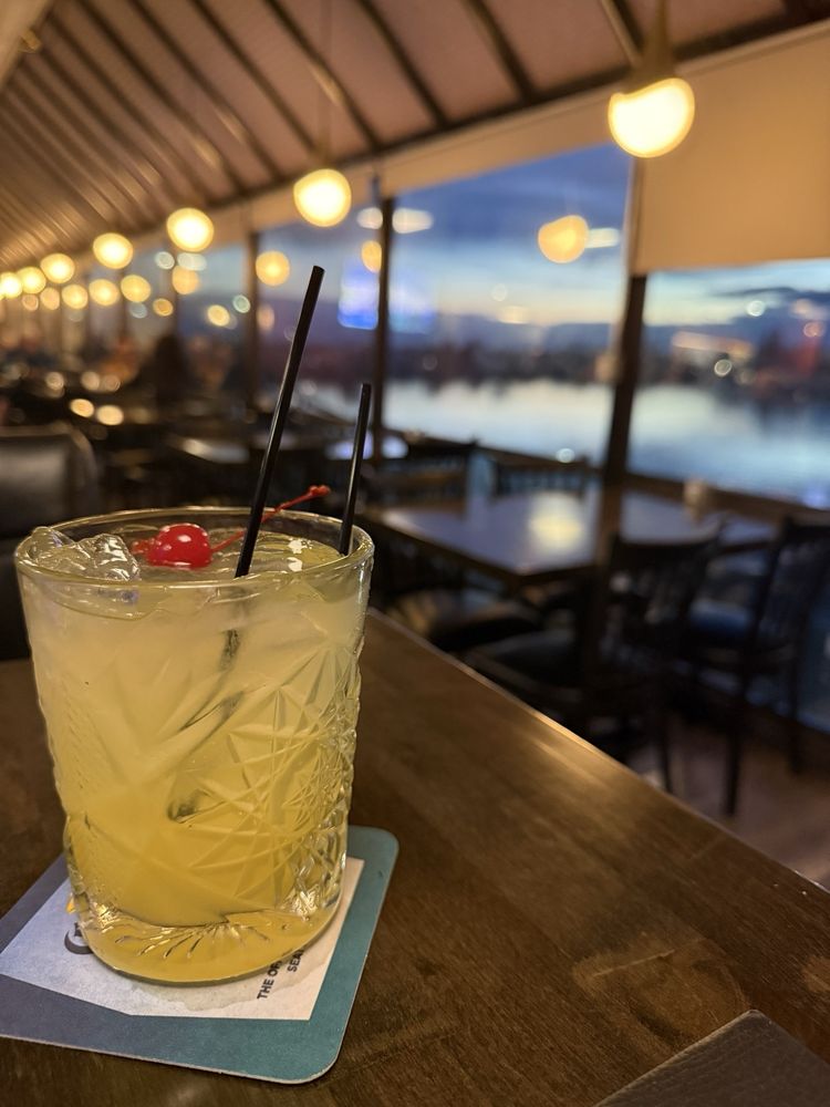Paradise Bar And Grill