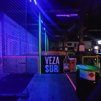 Axe Habits - Axe Throwing Near Me - Palmetto Bay, Florida Axe Habits - Axe Throwing Near Me - Palmetto Bay, Florida
