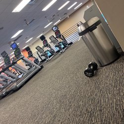 LA Fitness - Why is there a weight by the garbage in the cardio area