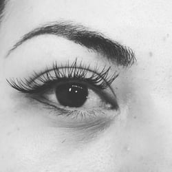 Julia's Beauty Salon - Eyebrow wax and eyelash extensions